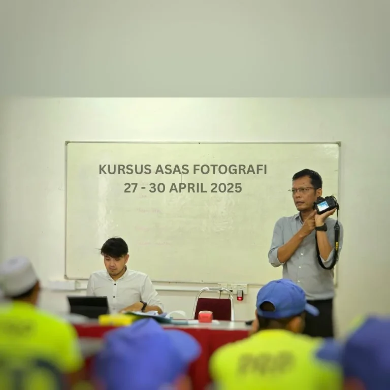 Coach Adi Zain explaining photography techniques
