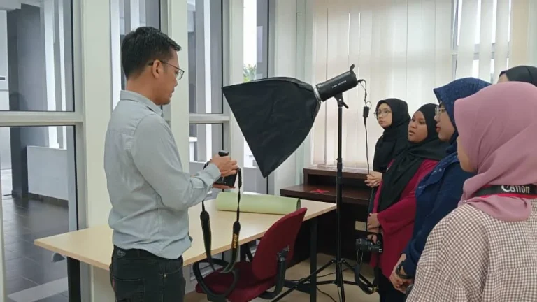 Practical lighting activity during a photography workshop