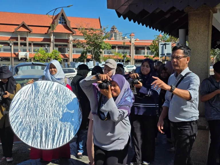 Participants using a reflector during outdoor photography practice